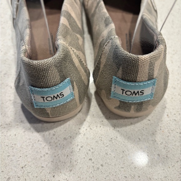 Toms | Camouflage Canvas Loafers - Picture 4 of 7